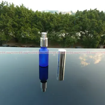 парфюм от синьо матово стъкло обем 20 мл С алуминиеви блестящ сребърен спрей за мъгла. контейнер за флакон спрей парфюми